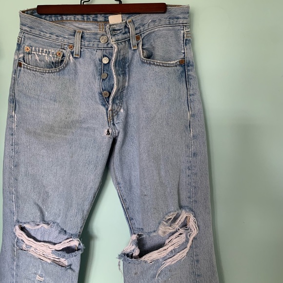 SOLD ON DEPOP Vintage Levi Jeans - Picture 3 of 11